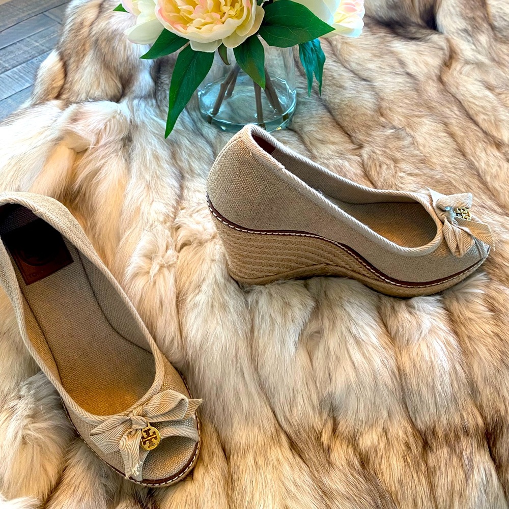 Tory Burch Peep 👀 Toe Wedge